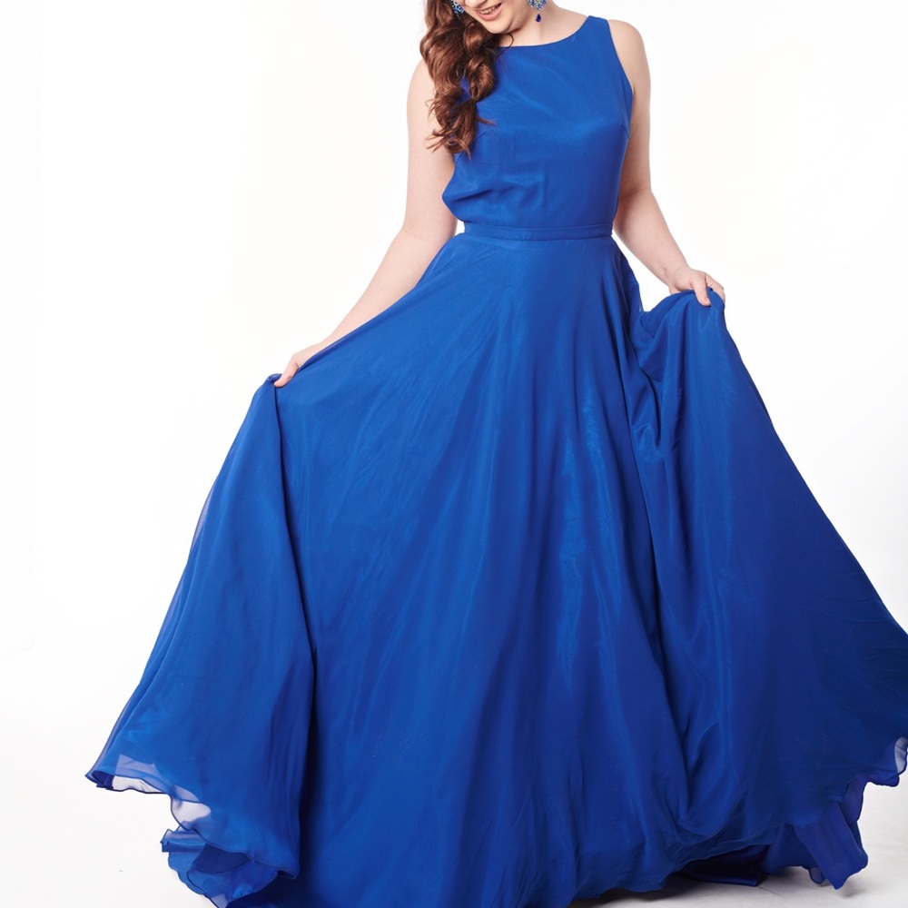 mac duggal royal blue dress Mac Duggal Women's Flower Halter Neck Crepe Column Gown - Blue - Size 6